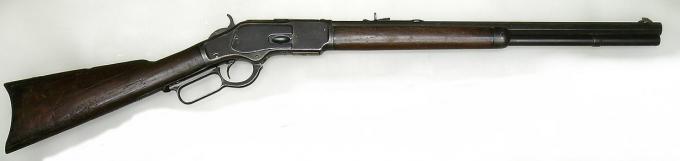 Винтовка Винчестера 1873 года. Находилась на вооружении всех сторон конфликта, использовалась преимущественно кавалеристами.