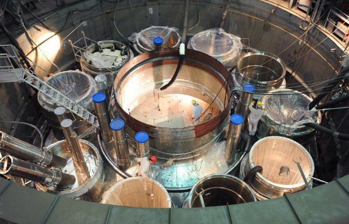 Первая тепловыделяющая сборка (ТВС) с ядерным топливом для реактора на быстрых нейтронах БН-800 четвертого блока Белоярской АЭС. Собрана на предприятии госкорпорации «Росатом» «Горно-химический комбинат» (Железногорск, Красноярский край).