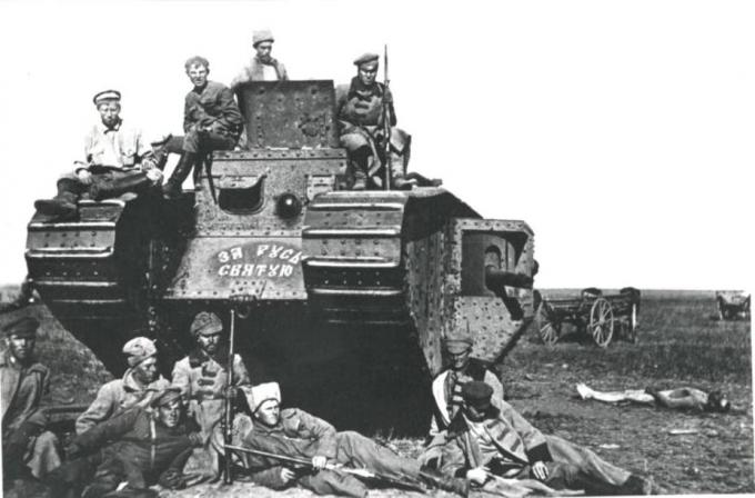 Захваченный у белых танк «За Русь святую» 1939.ru