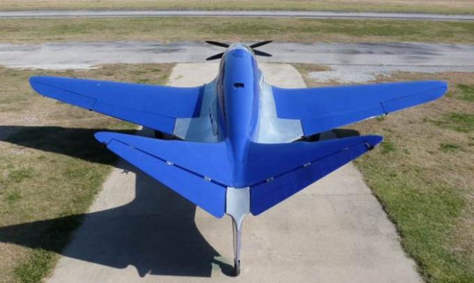 Синяя мечта Bugatti. Реплика рекордного самолета Bugatti 100P