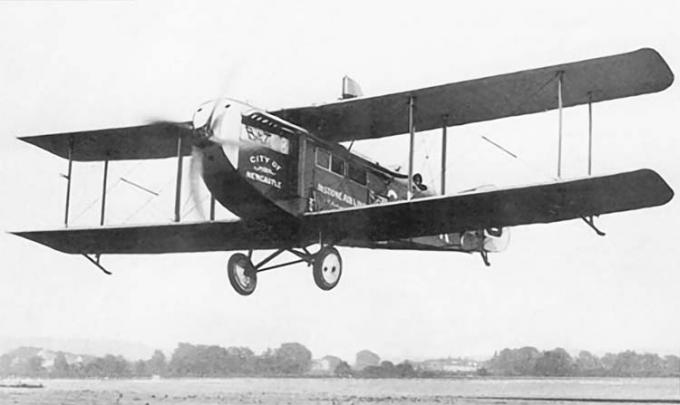 Первый самолёт, изначально разработанный как авиалайнер. Пассажирский самолет B.A.T. F.K.26 Commercial. Великобритания