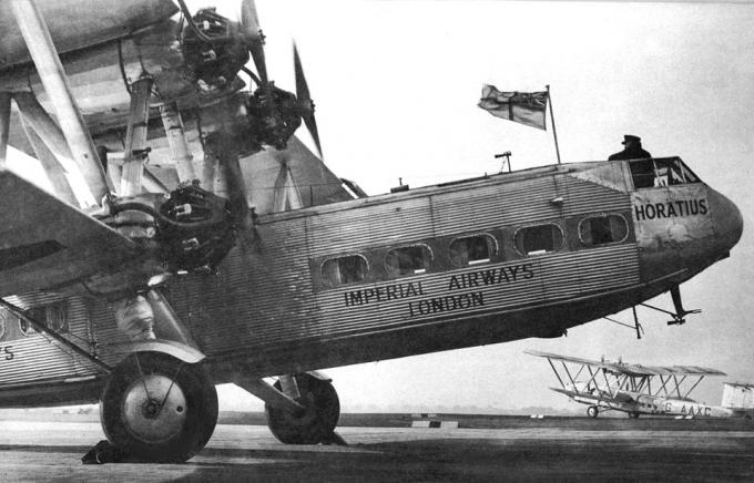 Первый «миллионер» гражданской авиации. Пассажирские самолеты Handley Page H.P.42. Великобритания