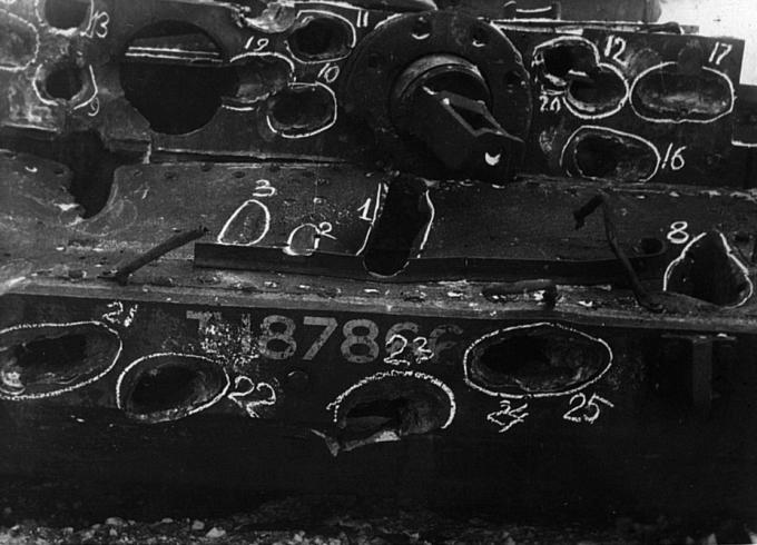 Лобовая плита после обстрела из немецкой 75-мм танковой пушки KwK 42 L/70, которой вооружался один из главных врагов английского танка – Pz.Kpfw.V «Panther»