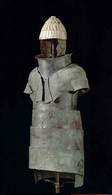 Ахейские доспехи и шлем (ок.1400 г. до н.э.). Музей Нафплиона. Греция