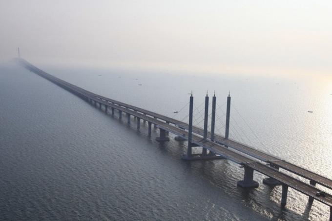 Над водой. Дорого. Мост в Крым и другие миллиардные стройки мира