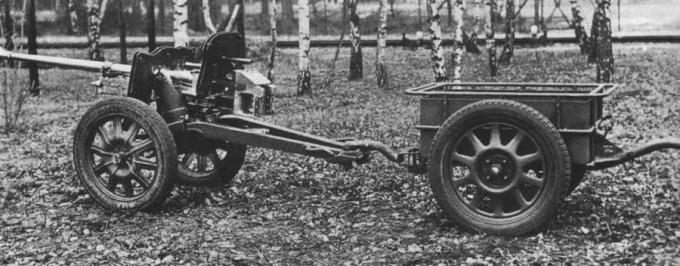 Орудие s.Pz.B. 41 и тележка Infanteriekarren 8 – в таком виде оно транспортировалось от расположения на позицию (http://www.istmira.com)
