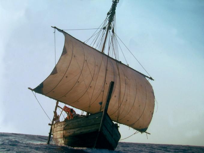 современная реплика торгового судна бронзового века (около 1150 до н.э.), сделанная на основе поднятого со дна моря «корабля из Бодрума» (т.н. Улу-бурунский корабль)