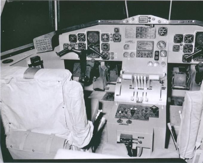 Макет кабины экипажа с вариантом компоновки приборной панели военно-транспортного самолета HS681; Багинтон (из коллекции Рэя Уильямса)