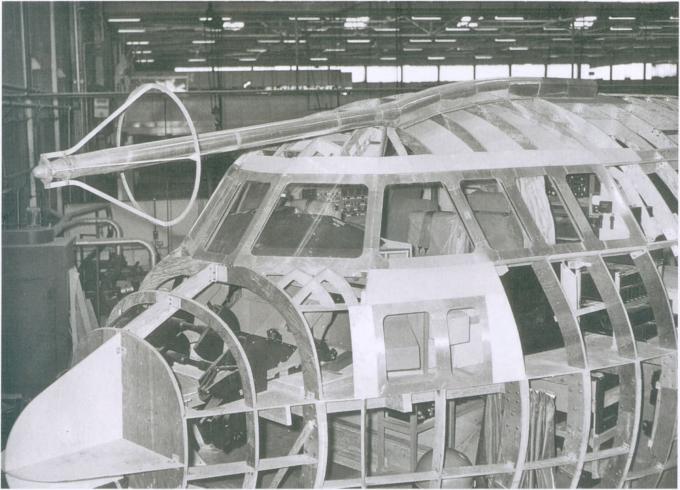 Внешний вид макета передней части фюзеляжа проекта военно-транспортного самолета HS.681 с штангой дозаправки топливом в полете (из коллекции Рэя Уильямса)