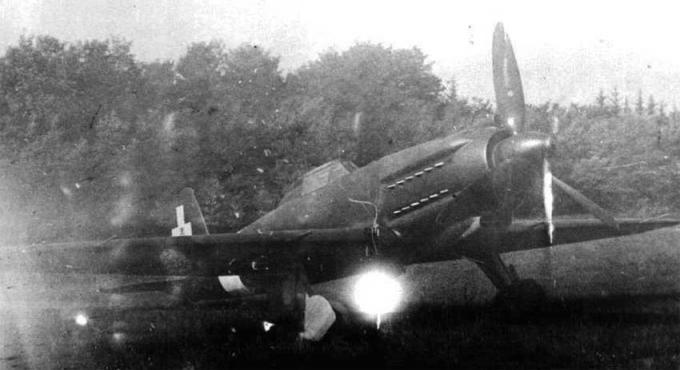 Опытный истребитель F.6Z, вид ¾ спереди; на данном, плохого качества снимке, тем не менее, хорошо показан капот двигателя