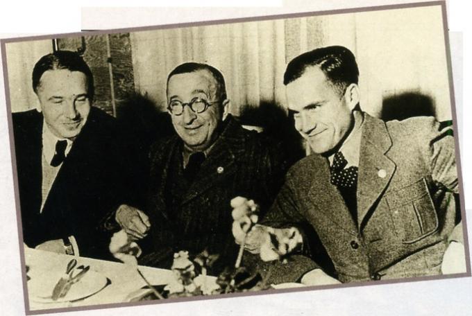 Эрнст Хейнкель с Герхардом Ничке (слева) и Гансом Дитерле (справа) – пилотами компании, установившими мировые рекорды