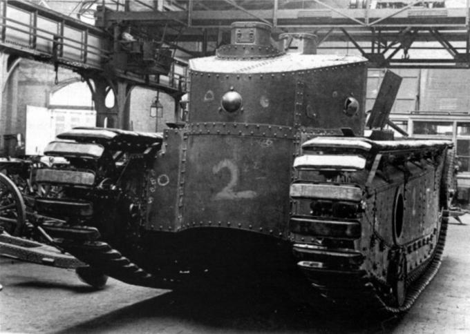 Medium Tank Mk.D Modified, финальная версия танка Филипа Джонсона. Обратите внимание на башенку позади рубки – там сидит механик-водитель