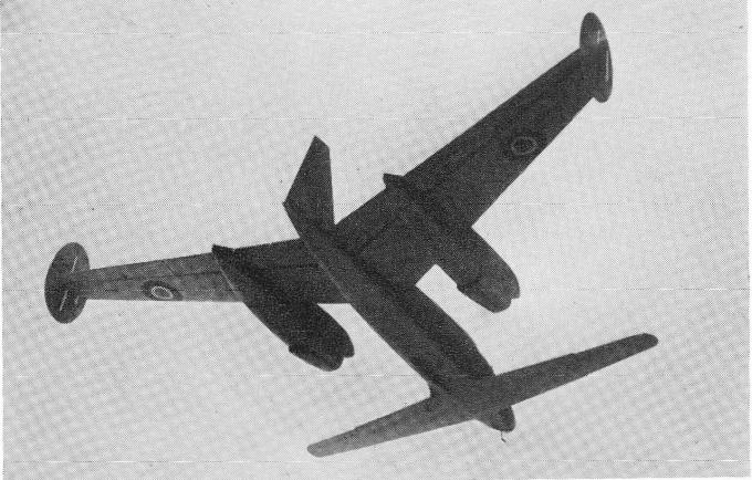 На данном снимке хорошо показана нетрадиционная компоновка экспериментального самолета Miles M.39B Libellula