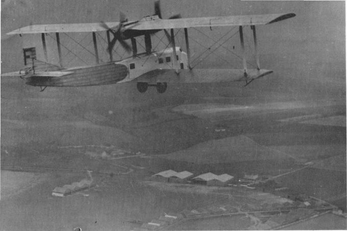 Опытные рекордный самолет Farman «l'Oiseau Bleu» и пассажирский самолет Farman F.180. Франция