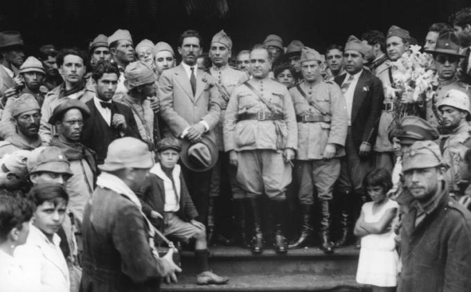 Президент Жетулио Варгас (в центре, с сигарой) среди своих сторонников