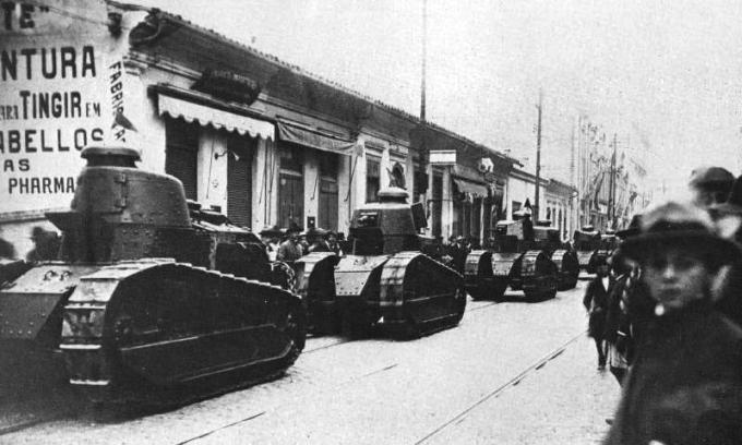 Танки "Рено-FT" правительственных войск. Бразилия в 1920 году приобрела 12 таких машин