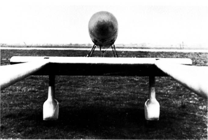 Буксировочное устройство с топливным баком конструкции Немецкого научно-исследовательского института планеризма «Эрнст Удет»