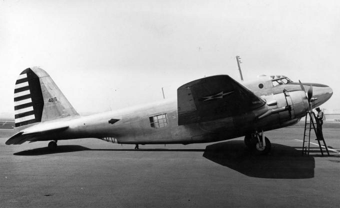 Опытный тяжелый бомбардировщик North American XB-21 Dragon. США