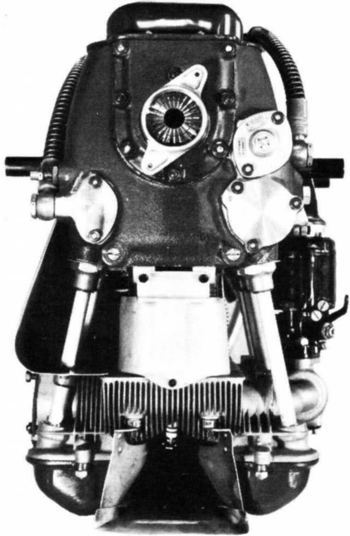 Рис. 7. Двигатель Z 9-092, вид спереди
