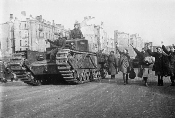 Испытано в СССР. Тяжелые пехотные танки Churchill II, Churchill III и Churchill IV