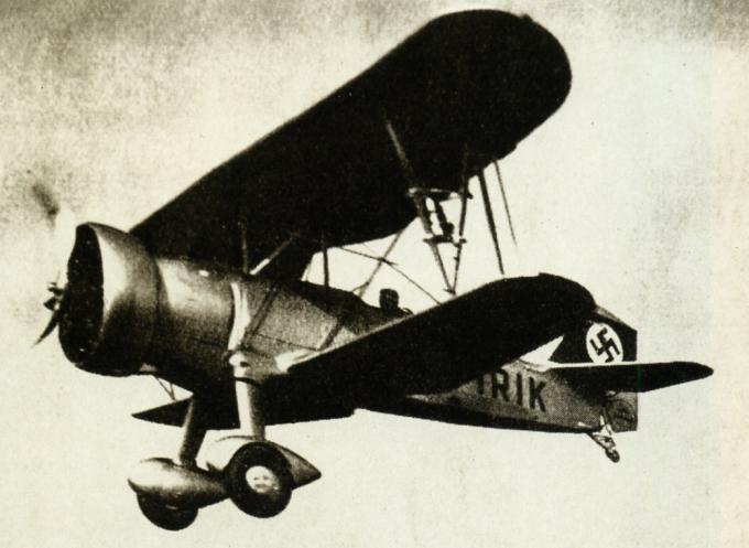 Испытано в Германии. Истребитель и пикирующий бомбардировщик Curtiss Hawk II