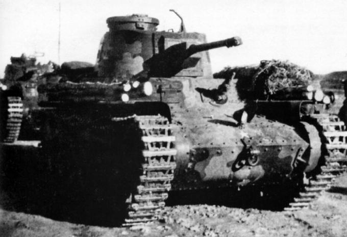 Средние танки Тип 97 «Шинхото Чи-ха» из состава 11-го танкового полка, Шумшу, 1944 год. На башне нанесён иероглиф 士 (самурай), являвшийся символом полка.