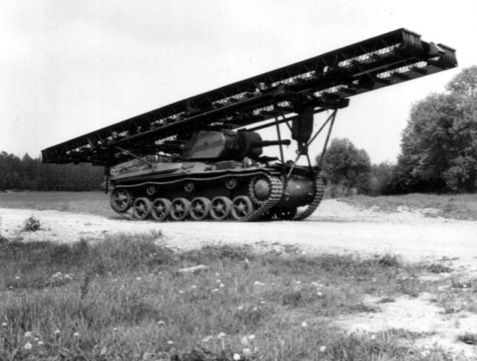 Strv m/42 EH, переоборудованный в мостоукладчик