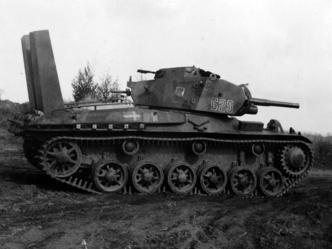 Strv m/42 ТН на испытаниях системы вождения под водой, лето 1950 года