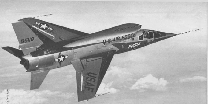 Опытный истребитель-бомбардировщик North American F-107A и  F-107B Ultra Sabre. США