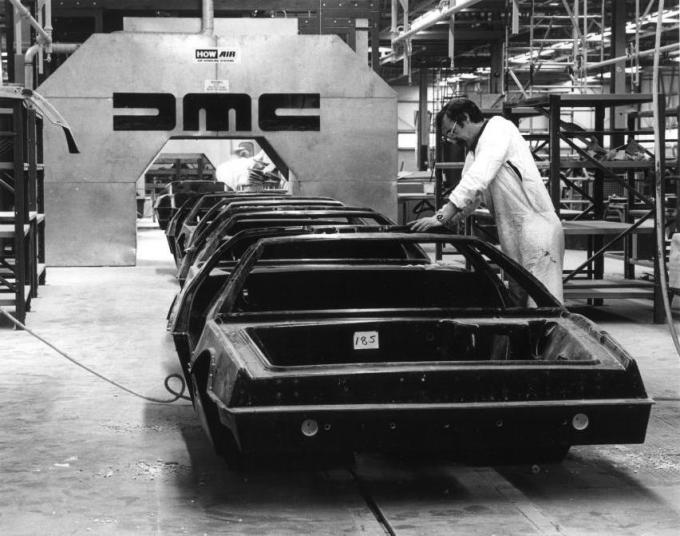 Джон Делориан и его детище - легковой автомобиль DMC-12