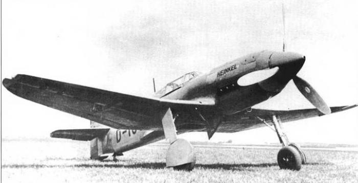 Второй прототип Не-100V2 (Werk Nummer 1902, регистрационный код «D-IOUS»), на аэродроме Росток-Мариенех, весна 1938 года.