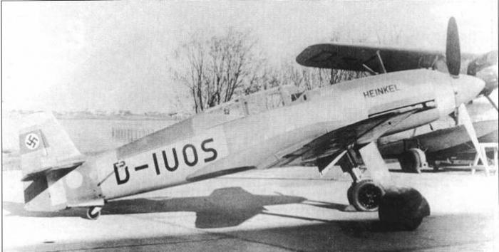 Второй прототип Не-100V2 (Werk Nummer 1902, регистрационный код «D-IOUS») на аэродроме Росток-Мариенех, весна 1938 года.
