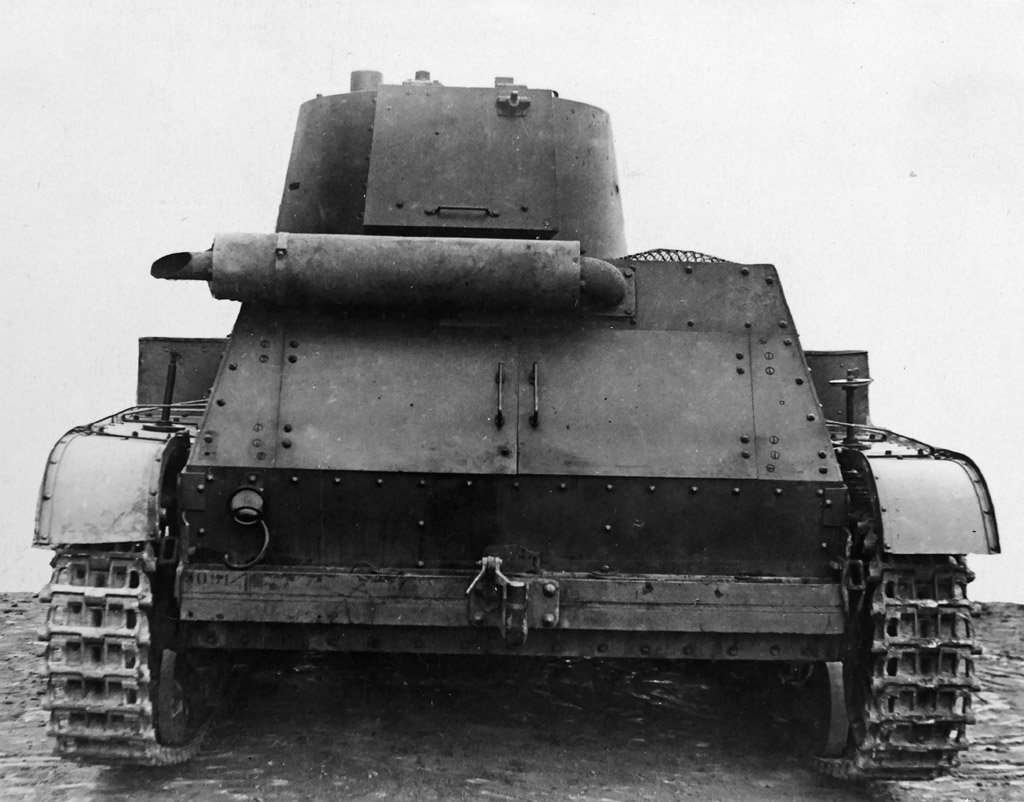 Схема моторно-трансмиссионной группы 7TP. В советской переписке танк называли «Виккерс Польский»