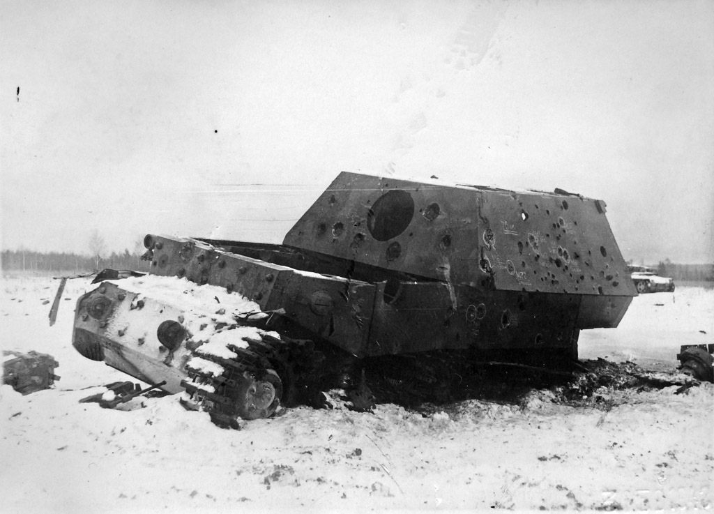 Разукомплектованная установка в ходе обстрела. НИБТ Полигон, декабрь 1943 года