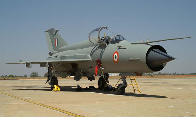 Модернизированный индийский МиГ-21, но смену которому планировался LCA