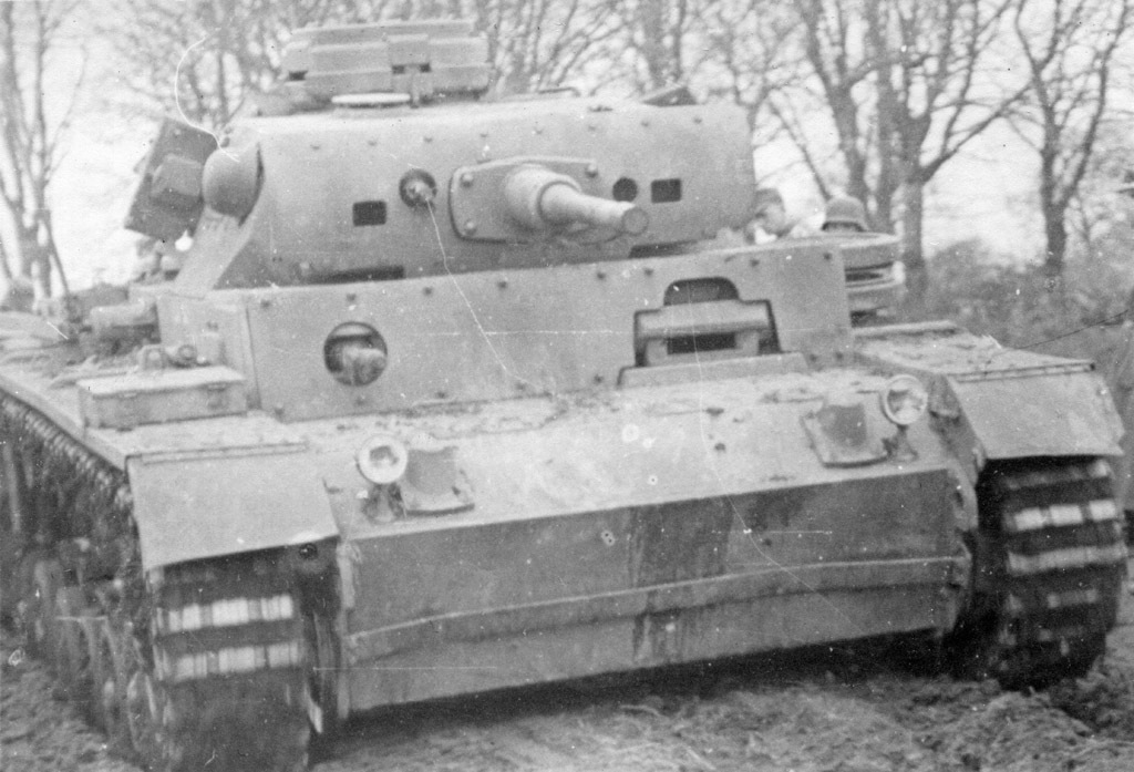 Pz.Kpfw.III Ausf.G с полным набором экранов. При их установке усиливалась ходовая часть