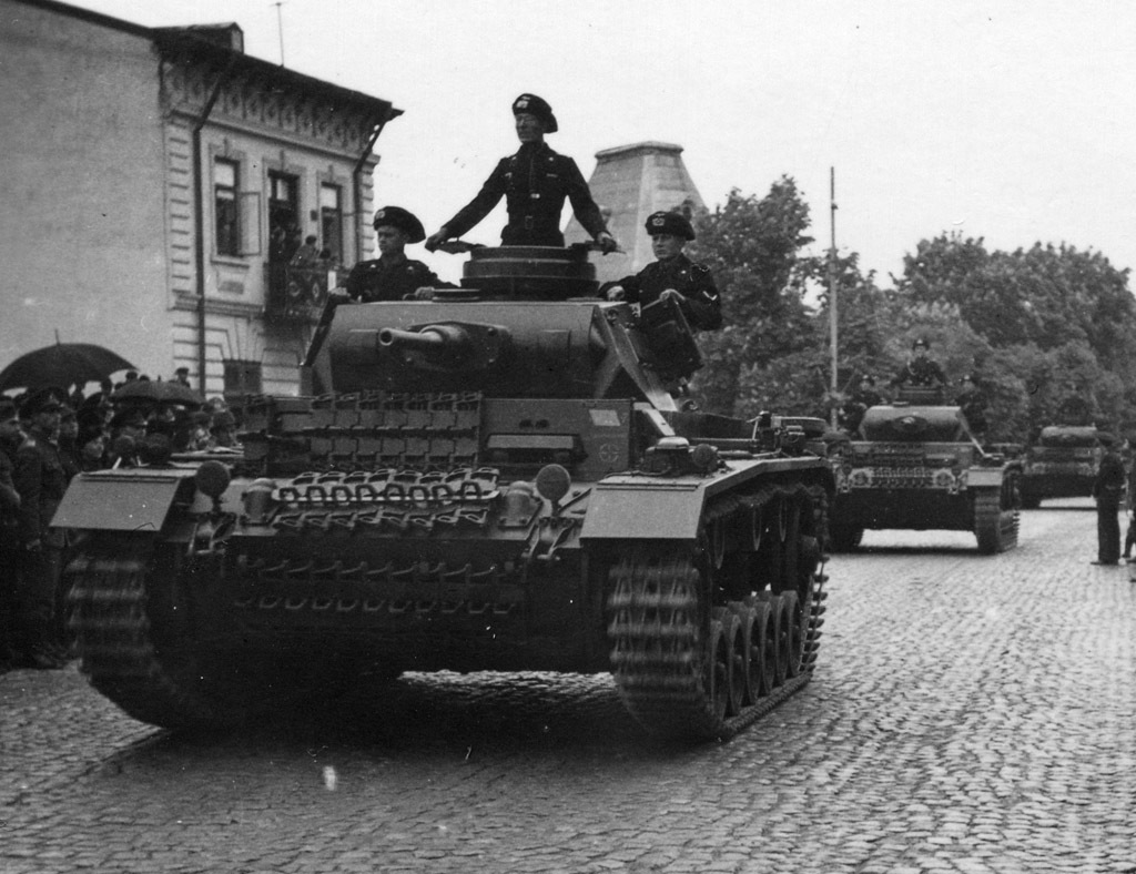 Типовой Pz.Kpfw.III Ausf.H из состава 13-й танковой дивизии, Румыния, май-июнь 1941 года. Модификацию можно легко определить по форме экрана подбашенной коробки