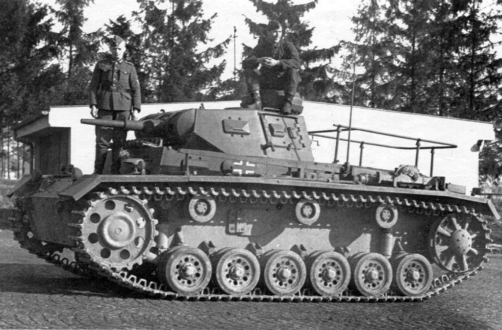 Ранняя версия Pz.Bef.Wg.Ausf.H имела раннюю ходовую часть и муляж 37-мм пушки