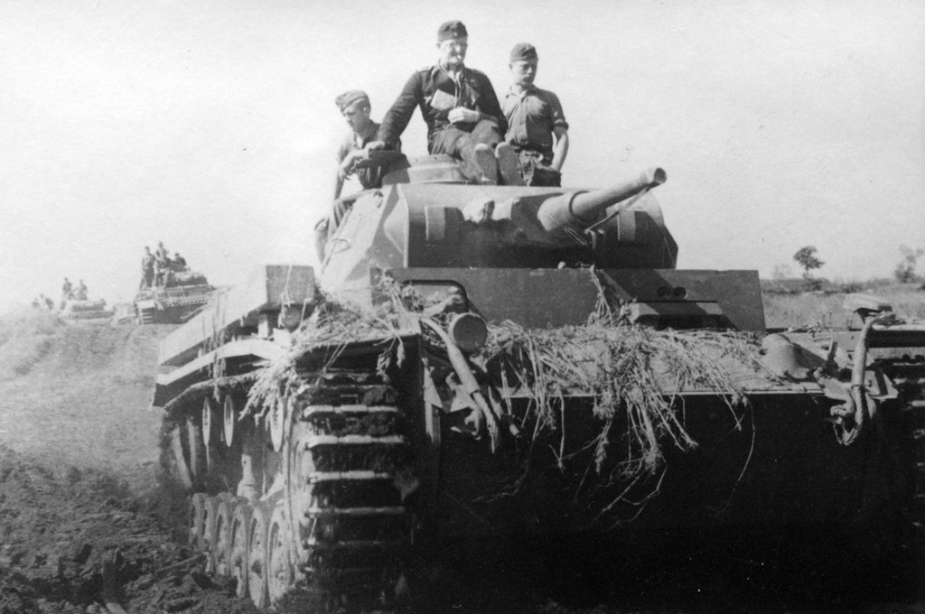 Pz.Kpfw.III Ausf.H на фронте. Различные «полевые» доработки в конструкции стали привычным делом для немецких танковых частей. Их можно увидеть и на этой машине