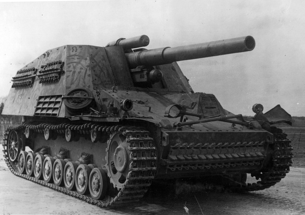 Захваченный в ходе боёв лета 1943 года Geschützwagen III на полигоне НИИБТ, 1944 год