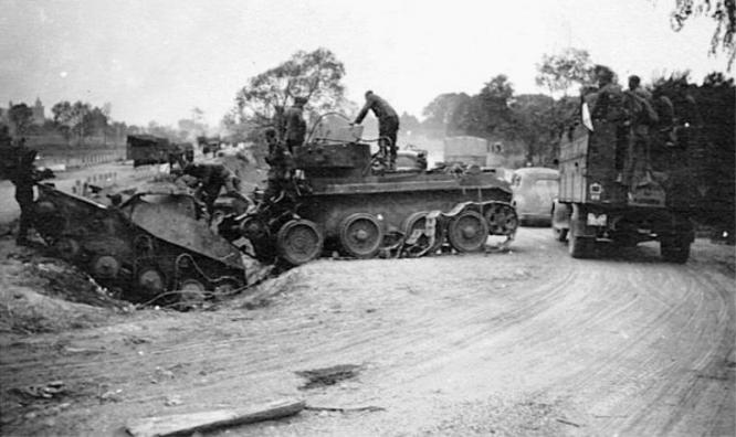 Попытка эвакуации немцами подбитых Т-40 и Бт-5