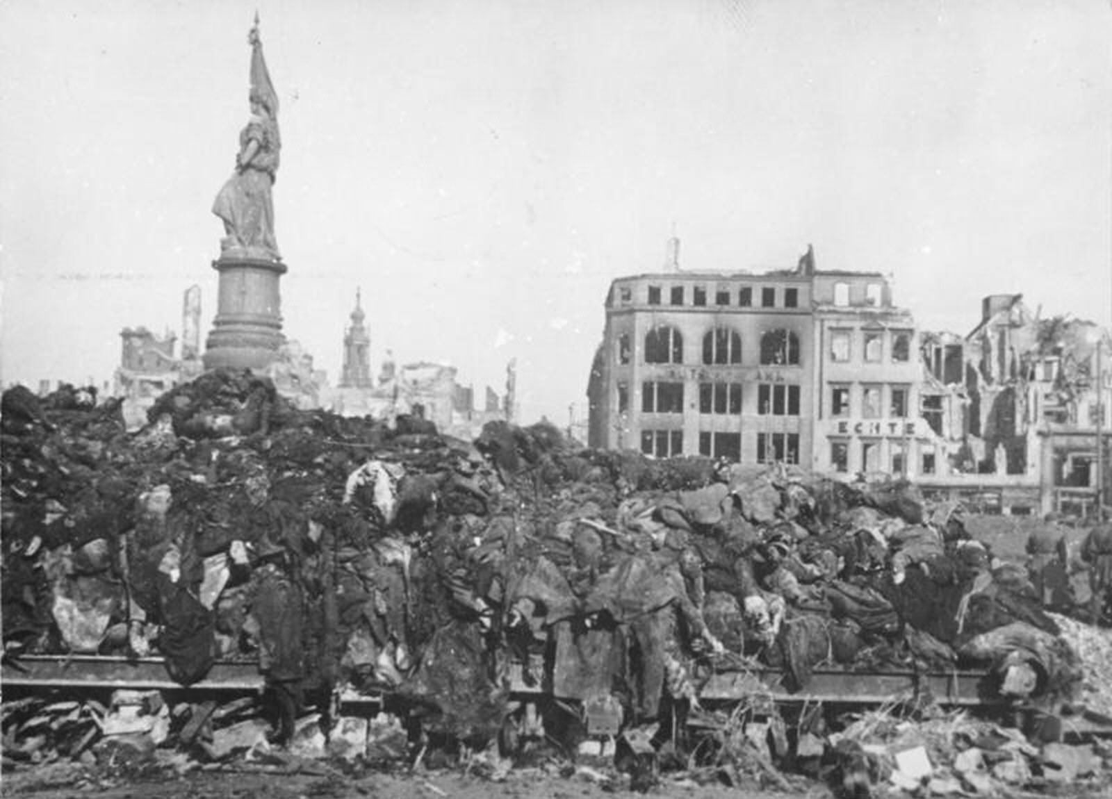 Уничтожение Дрездена - мы покажем русским на что способны