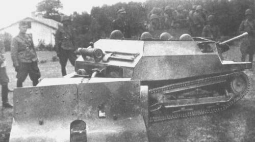 Артиллерийский тягач/самоходное ПТО TKS-D. Орудие установлено на машине, которая буксирует «пустой» лафет