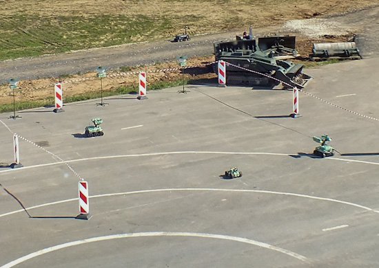 Танки-дроны и экзоскелеты: чем будут формироваться роты боевых роботов в российской армии