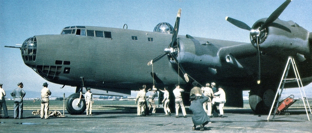 Перекрашенный XB-19 на фото Райт-Филд в начале следующего 1942 года после его принятия Авиационным корпусом в октябре 1941 года