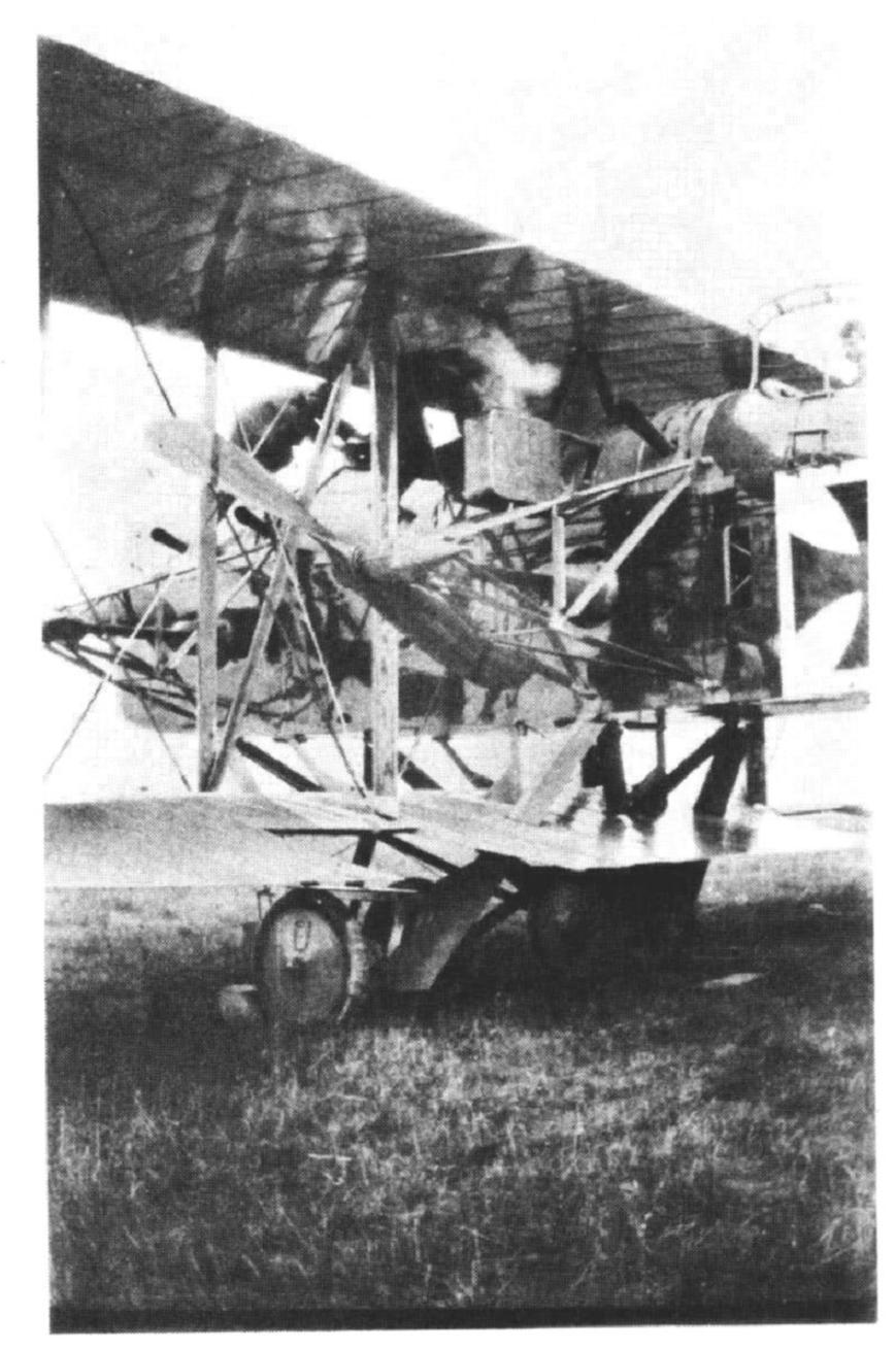 Тяжелый самолёт 1916-го года с двумя двигателями общей мощностью 600 л.с. Австро-Венгрия