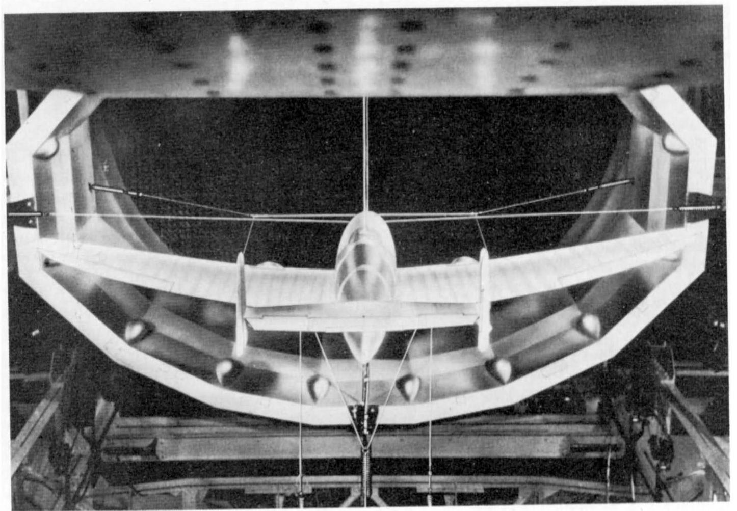 Рис. 3. Не 280 в аэродинамической трубе при измерениях колебаний крыла, 1941 год