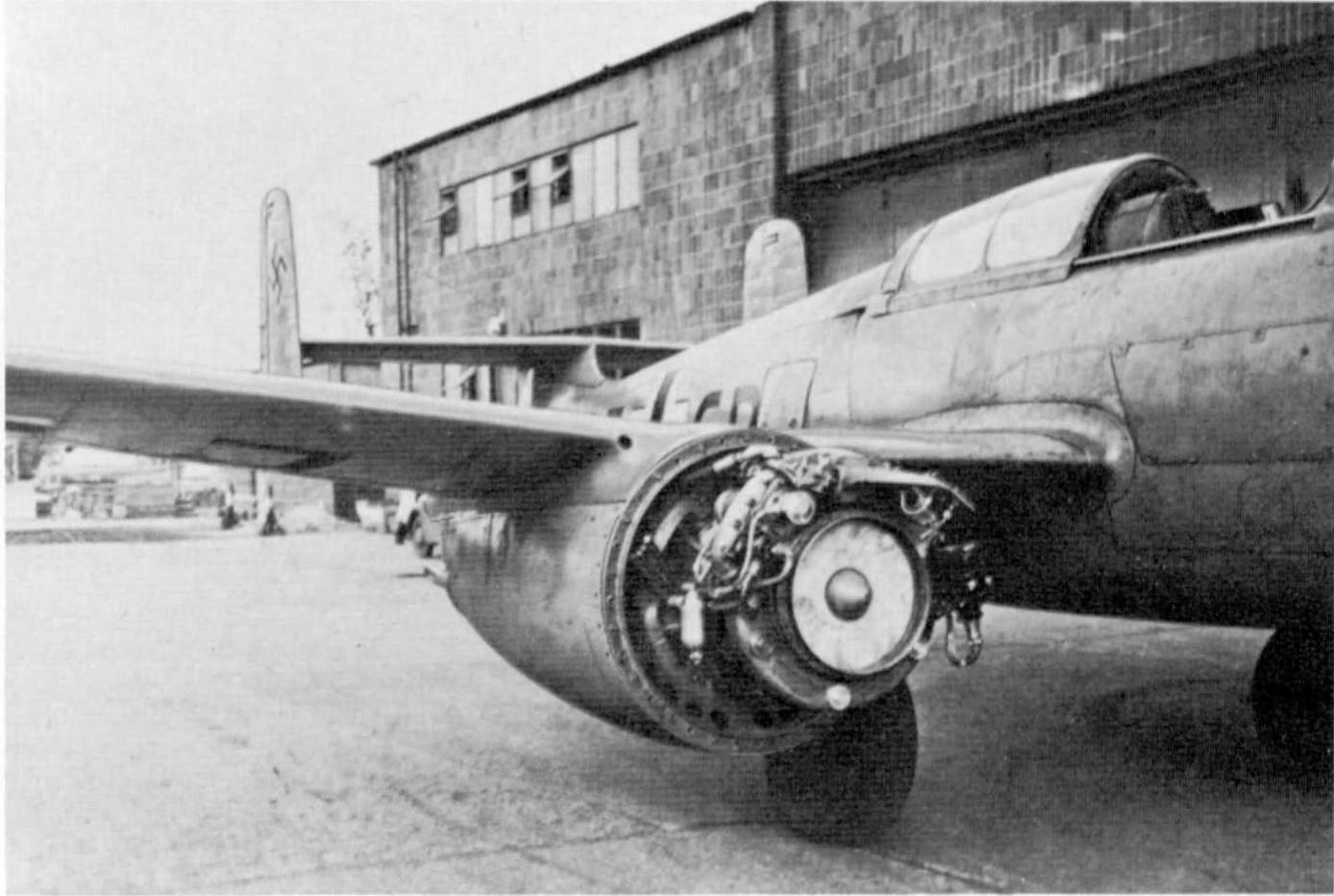 Рис. 9 правый двигатель HeS 8A на He 280V3
