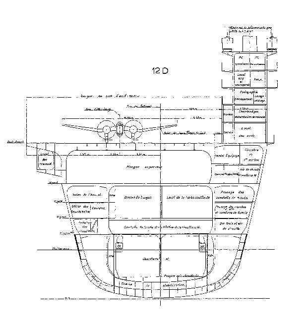 "Joffre". Поперечное сечение корабля по середине здоровой надстройки. Заметен на палубе двухмоторный самолет.