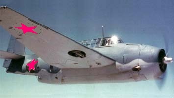Ленд-лизовская матчасть советских авианосцев (первое время самолеты летали с американским камуфляжем и частично закрашенными американскими ОЗ)